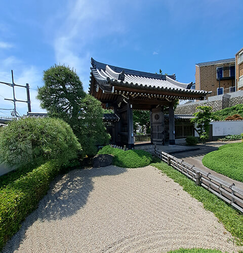 境内のお稲荷さん縦